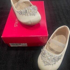 NWT Dream Pairs Girls Ivory Satin Dress Shoe with Rhinestone & Pearl Size 9 #108